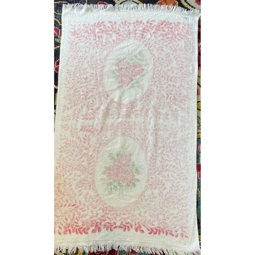 Vintage 70s Cannon Royal Family Three Roses Bath Towel Fringe Pink Retro Mod
